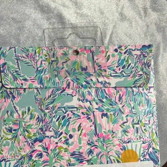 New In Box Lilly Pulitzer Letter "G" Monogram Sticker Pattern Cabana Cocktail - Picture 2 of 3